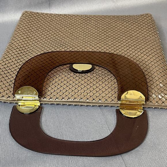 Vintage 1960s Tote Bag Cream Metal Mesh Brown Lucite Handles Gold Accents Snap - Picture 3 of 8